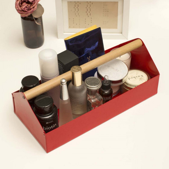 Caisse à outils en métal rouge