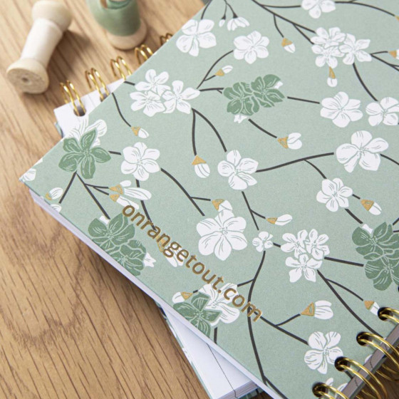 Carnet A5 à spirales dorées à fleurs