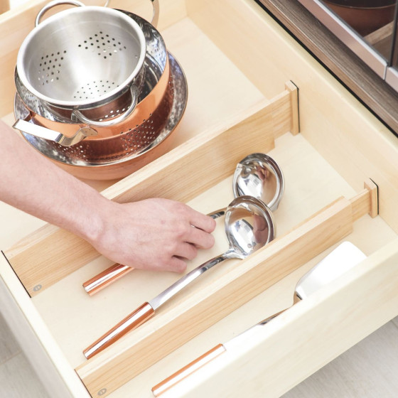 Séparateurs de tiroir réglables en bois clair